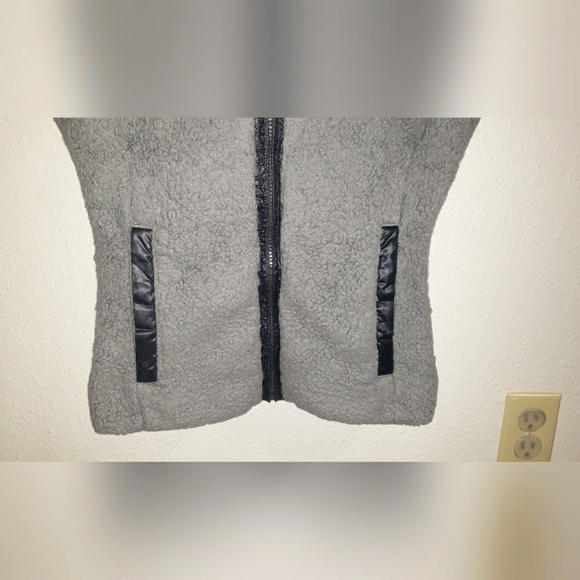 Patagonia | Los Gatos Vest Full Zip Reversible Sherpa - Picture 3 of 6